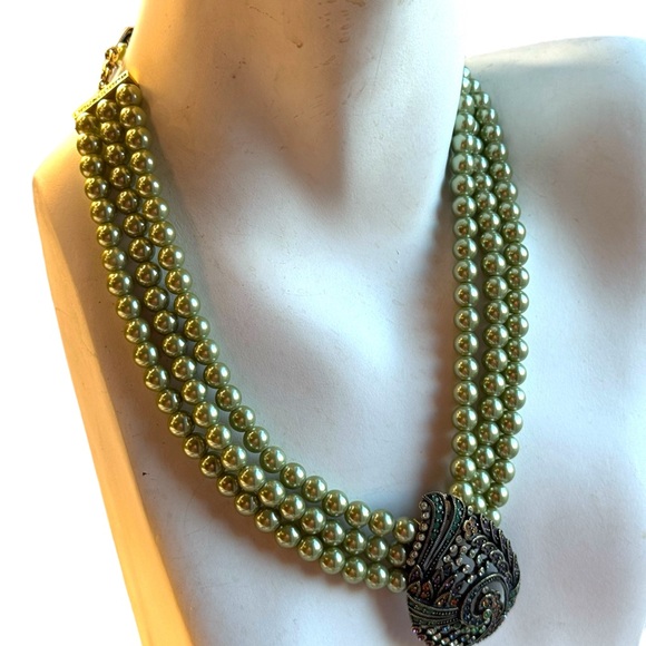 HEIDI DAUS TEARED TAPESTRY THREE STRAND FAUX PEARL GREEN PAISLEY NECKLACE - Picture 4 of 6